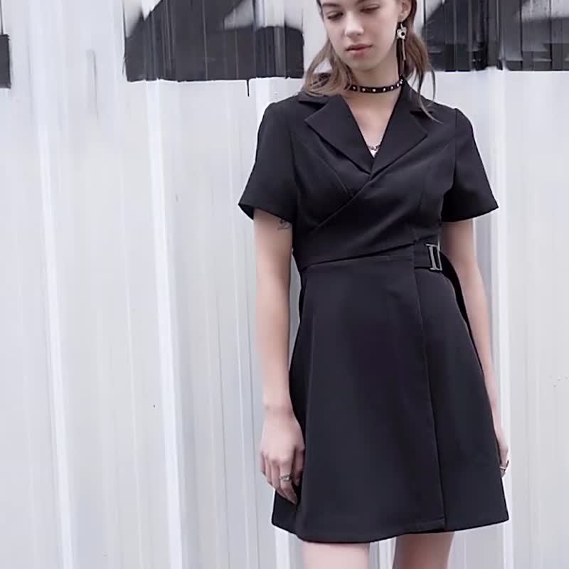 城市女巫腰扣西装连身裙 - 洋装/连衣裙 - 其他材质 黑色