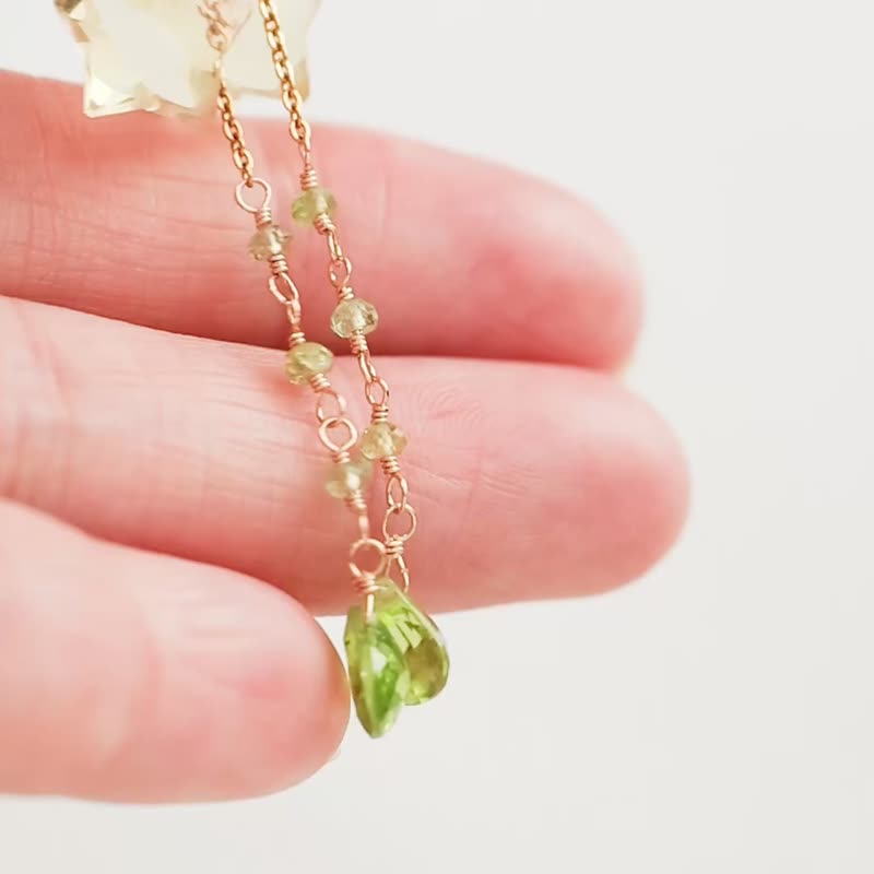柠檬石英 × 橄榄石 垂坠天然石耳环 透明感黄绿色 - 耳环/耳夹 - 石头 黄色