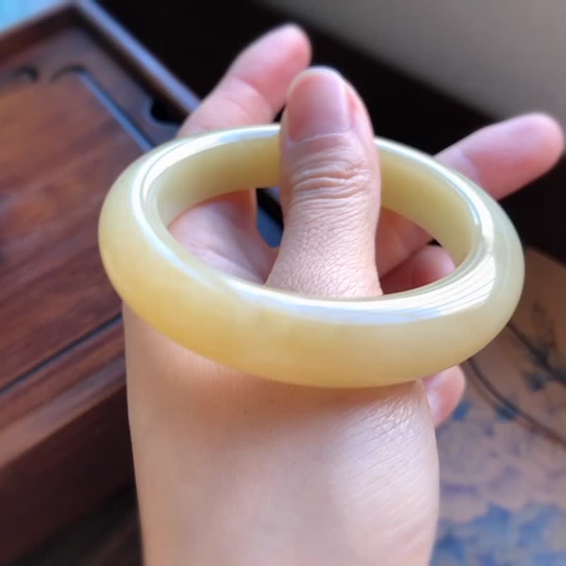 天然和田玉蜂蜜水 黄金糖 手镯 圈口54.4mm  冰润细腻 - 手链/手环 - 玉石 