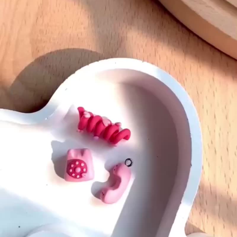 可爱的手链准备收藏 心形吊坠手链 雕塑手链 - 手链/手环 - 粘土 多色