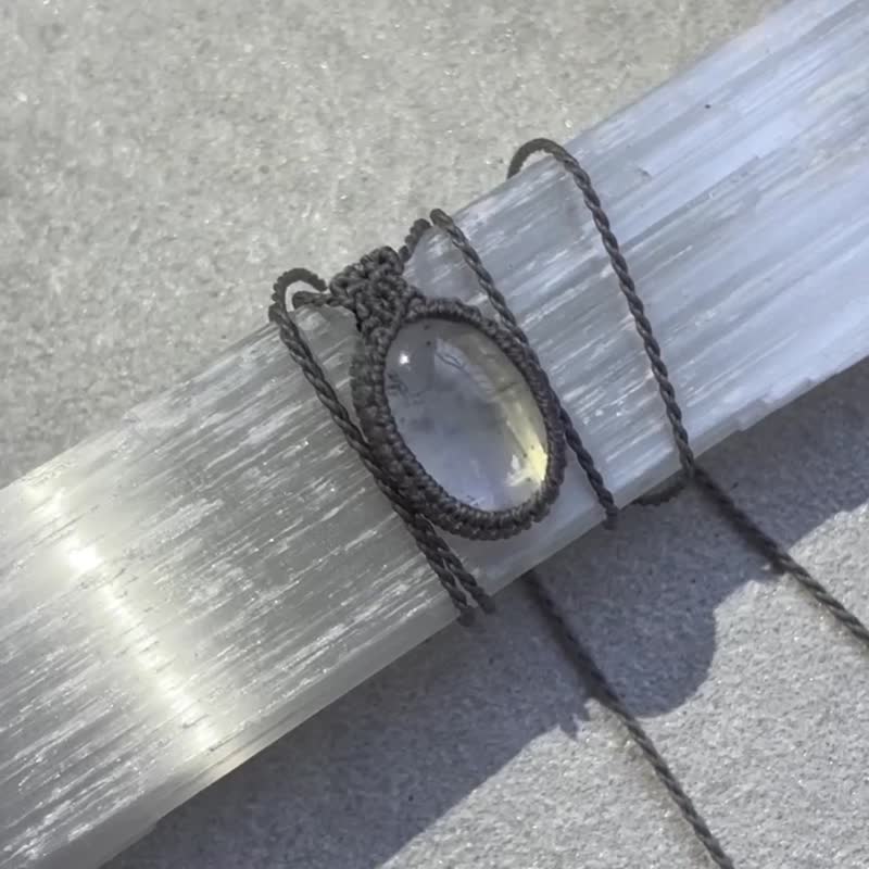 彩虹月光石宝石编织复古波西米亚项链 - 长链 - 半宝石 灰色