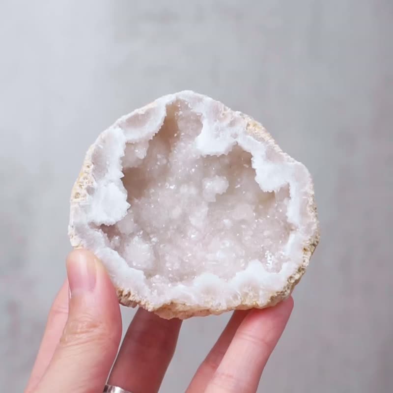 成对白晶洞 // 白水晶 聚宝盆 赠底座 // 招财 净化空间 - 摆饰 - 水晶 白色