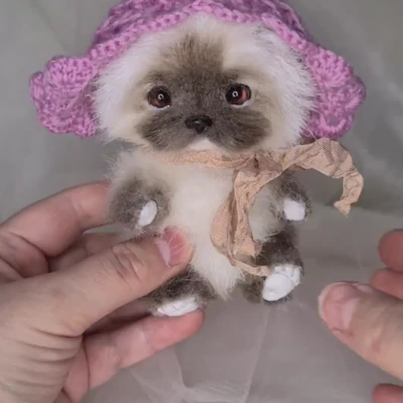 可爱的毛茸茸的小猫。小填充猫玩具。艺术家手工猫毛绒。 - 玩偶/公仔 - 其他材质 白色
