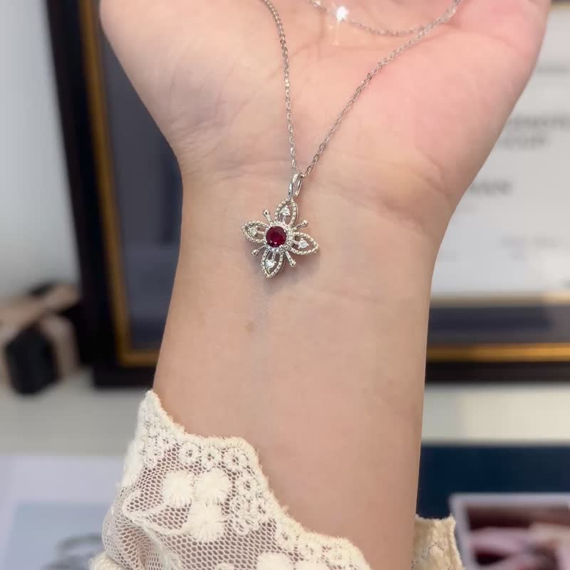 18k白金复古十字花纹红宝石项链 - 项链 - 宝石 红色