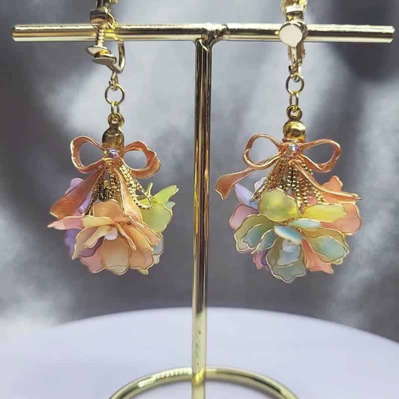【如果我能送你一束春天】水晶花耳环 - 耳环/耳夹 - 树脂 多色