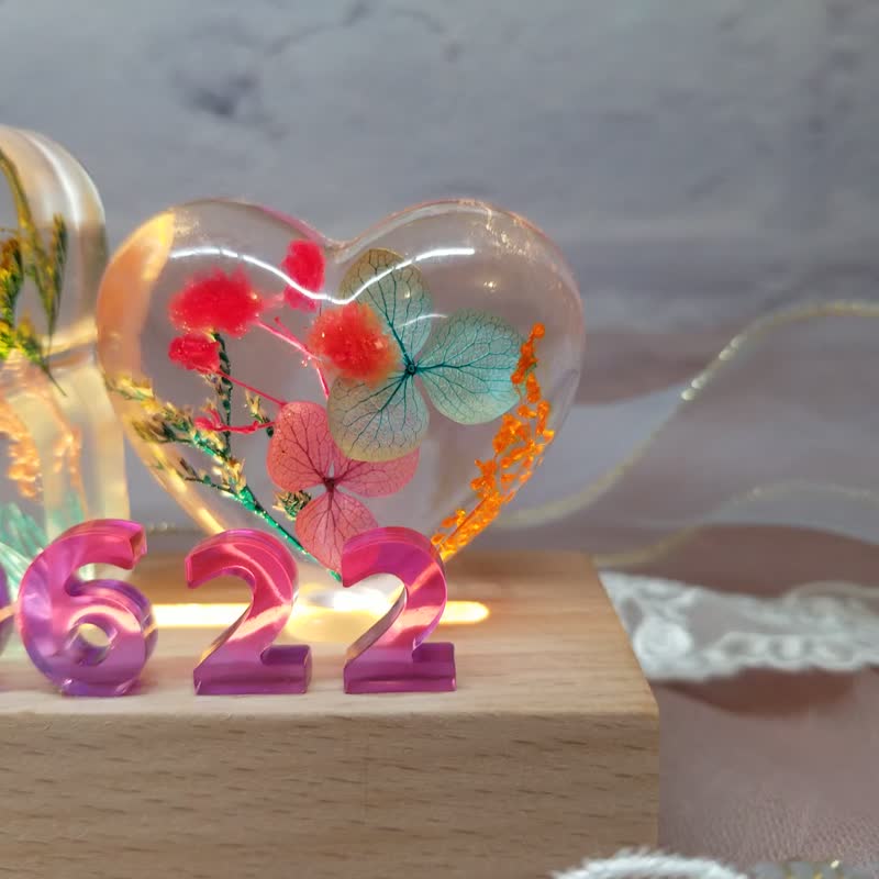 【迷你字母】搭配保鲜花字母小夜灯 - 灯具/灯饰 - 树脂 