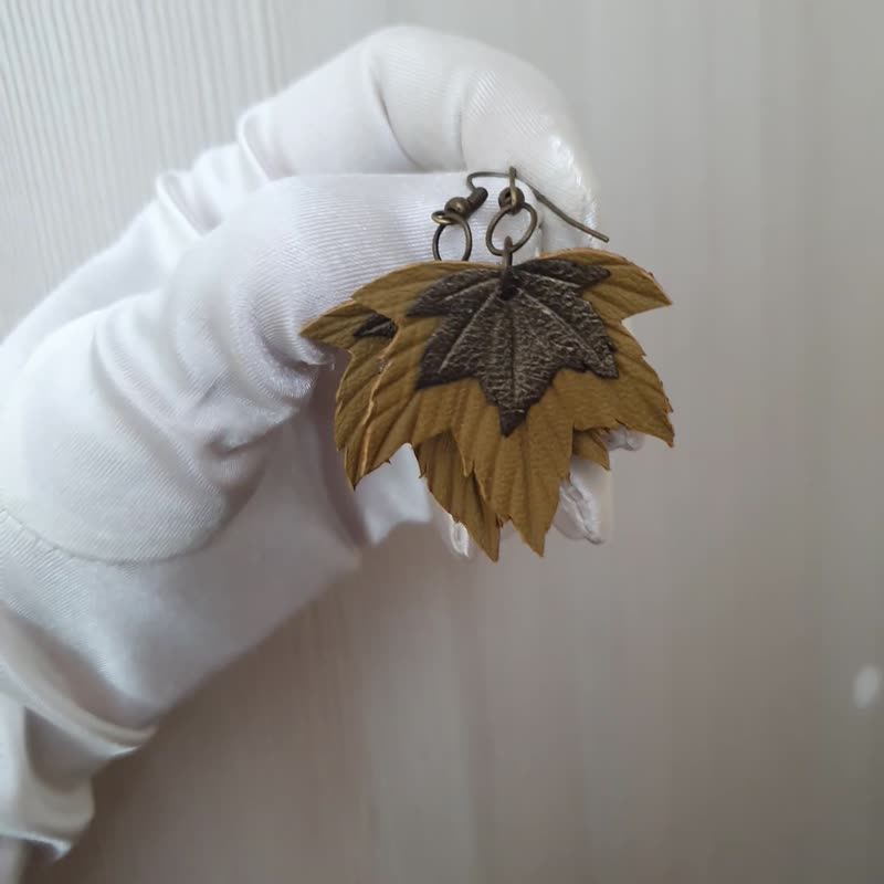 耳環 green leather earrings for her Leather women's jewelry - 耳环/耳夹 - 真皮 绿色