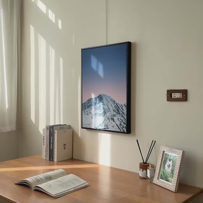 【微瑕特惠】【福利品】皑皑雪山- 卧室挂画/卧室挂画 - 海报/装饰画/版画 - 棉．麻 银色