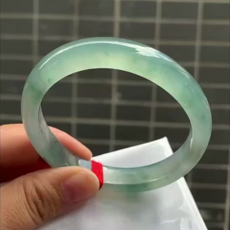 冰种翡翠天然翡翠玉镯 A玉手镯 玉鈪 • 冰种飘花翡翠贵妃镯 - 手链/手环 - 玉石 绿色