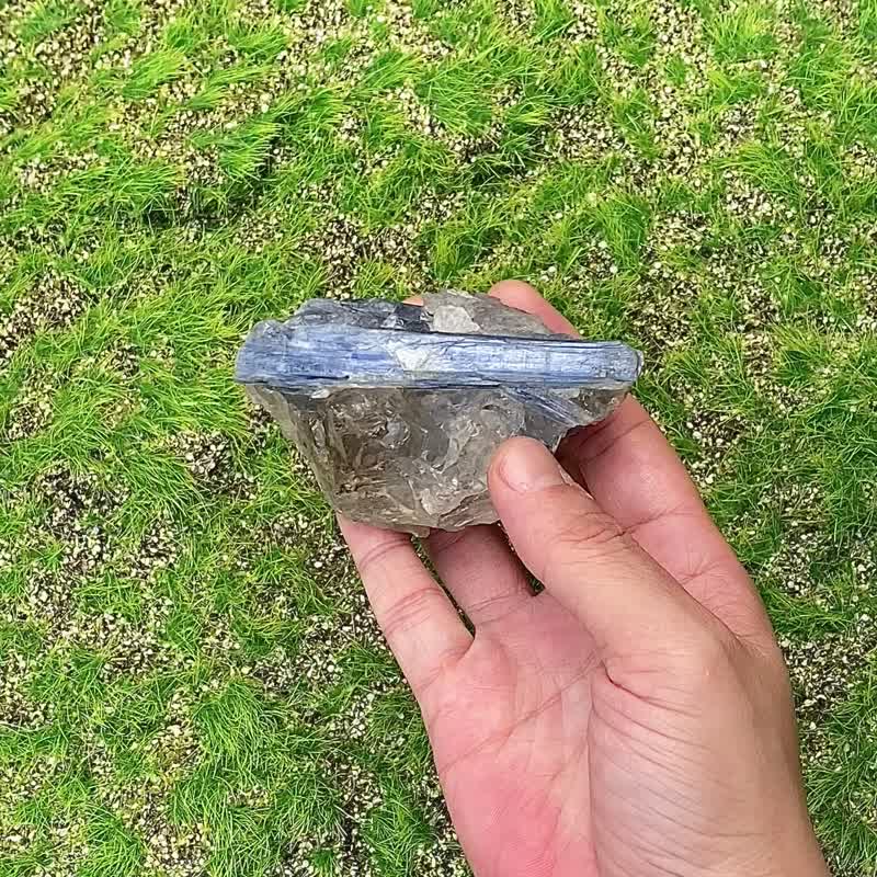 手串充电站-天然原矿蓝晶石共生白水晶及黑碧玺 养水晶 消磁净化 - 摆饰 - 水晶 多色