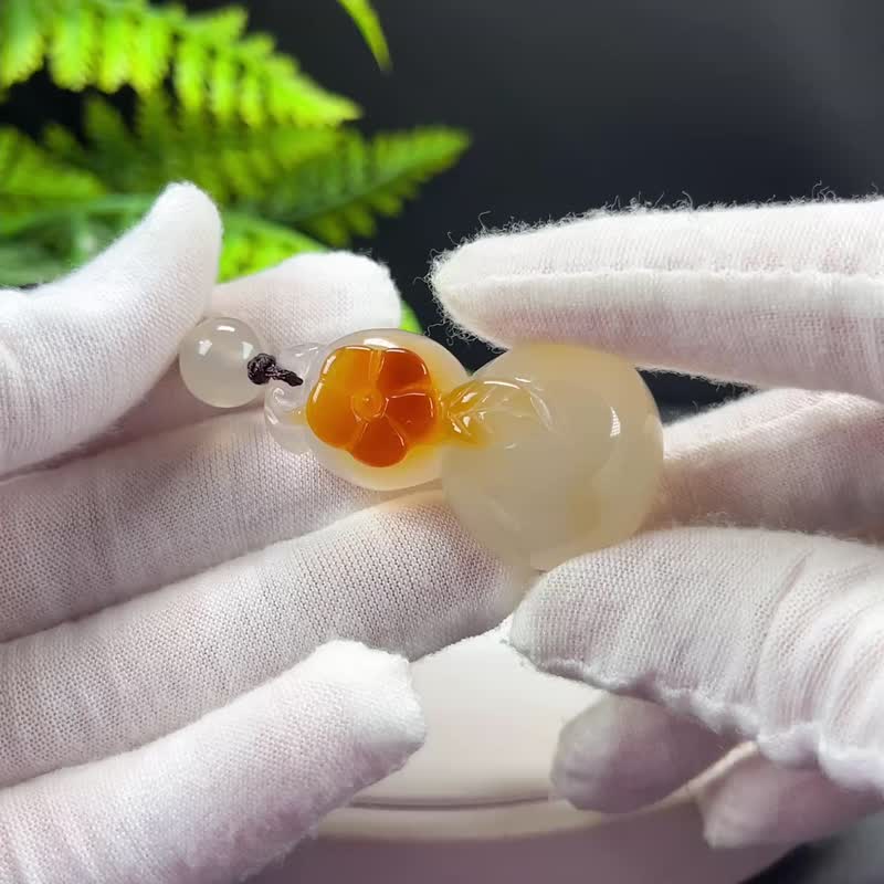 荔枝白俏糖玛瑙吊坠项链 冰润手工雕刻葫芦梅花 福禄双全驱邪护身 - 项链 - 半宝石 