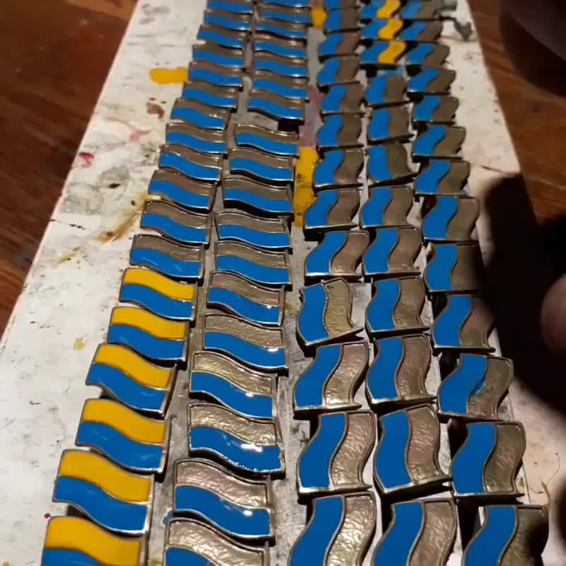 Handmade yellow blue emoticon pin,ukraine emoticon pin,ukraine flag colors pin - 徽章/别针 - 铜/黄铜 金色