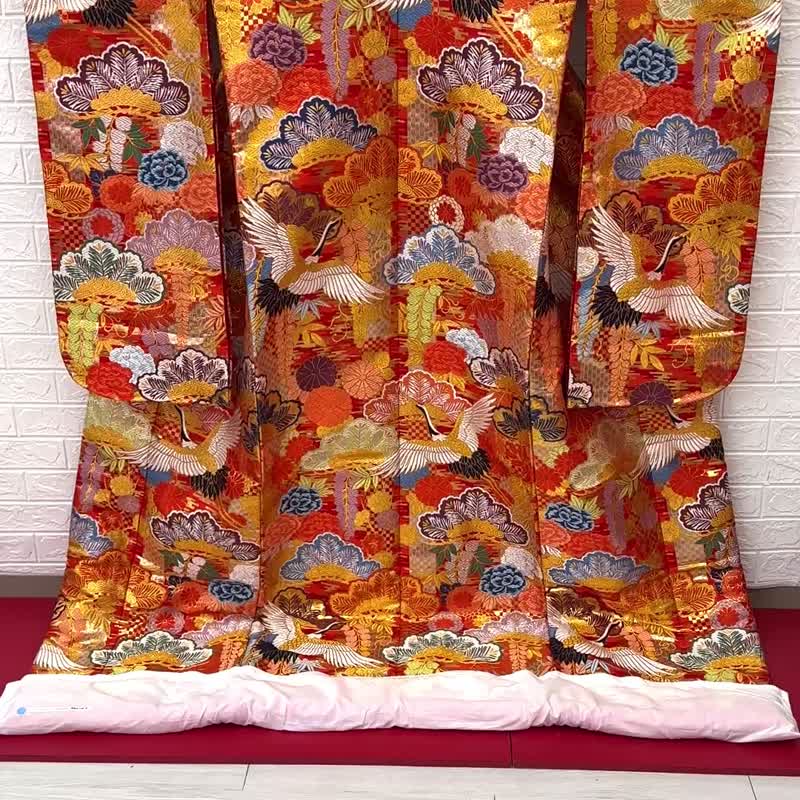 色打挂。日本新娘的神圣和服。UCHIKAKE. 婚礼和服 - 其他 - 丝．绢 红色