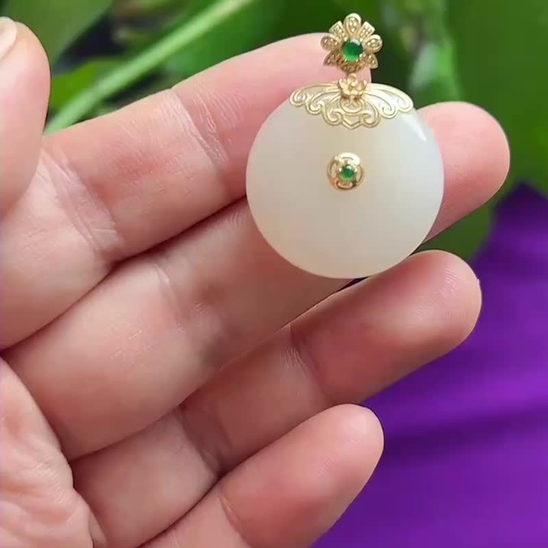 18K金镶嵌天然和田玉藕粉平安扣 尺寸30×7.5.裸石尺寸23×7.5MM - 吊饰 - 水晶 