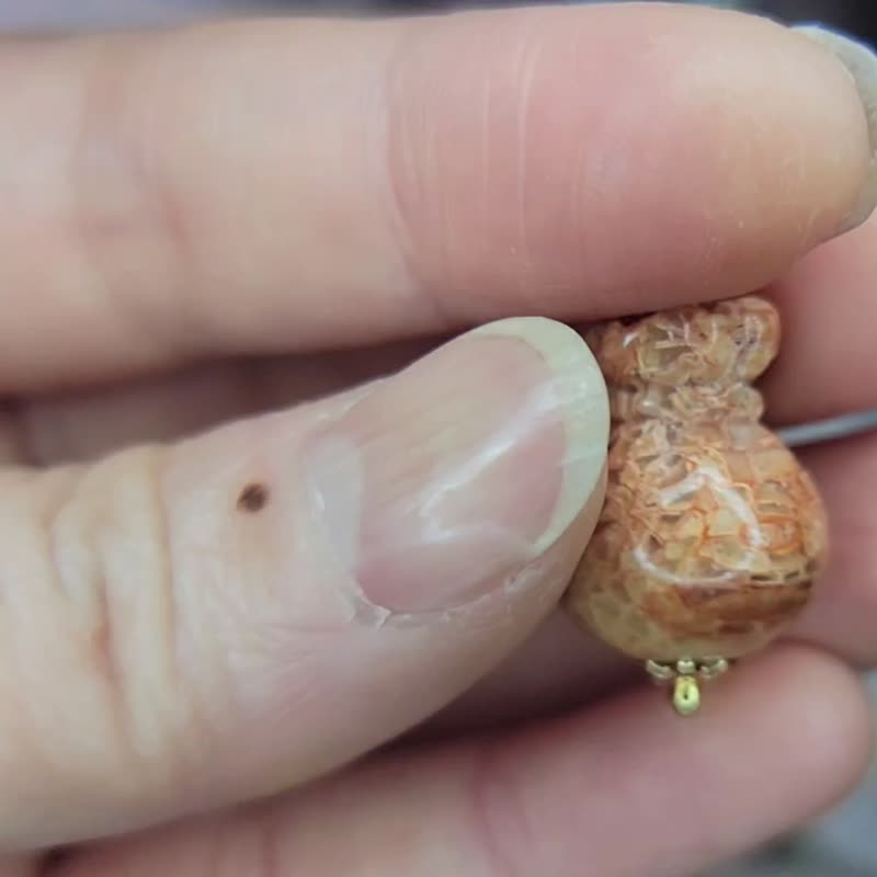 天然石 珊瑚玉 设计款 钱入袋 万用扣 开运招财 礼物 - 吊饰 - 玉石 