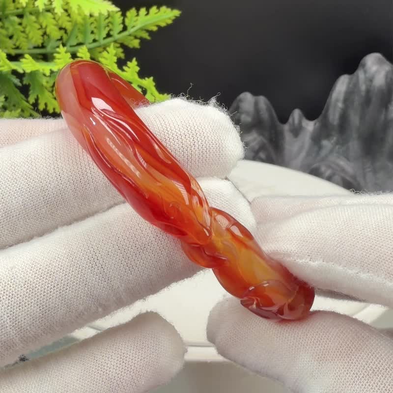 景观玛瑙手镯 手雕九尾睡狐 日出时分 冰透起光 渐变红色 54mm - 手链/手环 - 半宝石 红色