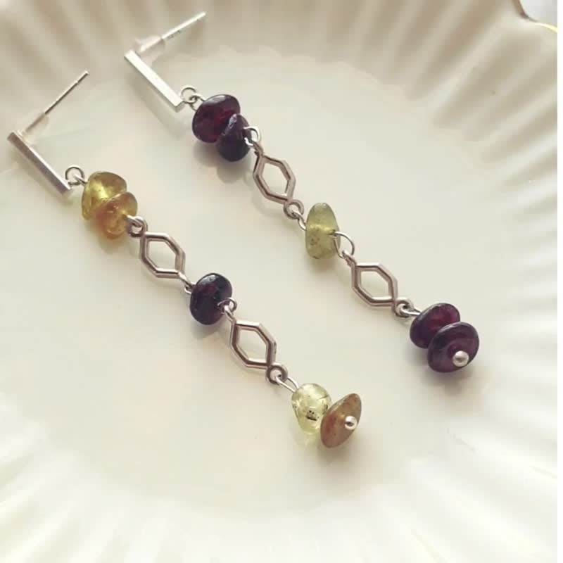 Red and Green Garnet Earrings, 925 Silver, August Crystal, Gift for Capricorn - 耳环/耳夹 - 宝石 多色