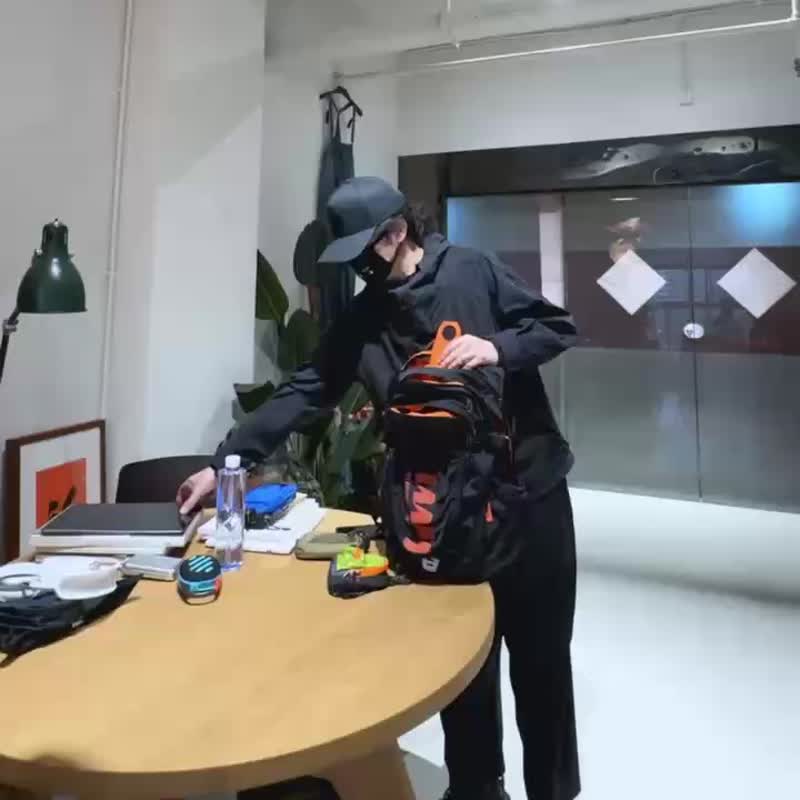 潮流多功能双肩背包自带防雨罩头盔收纳徒步水袋户外背包骑行包 - 后背包/双肩包 - 尼龙 黑色