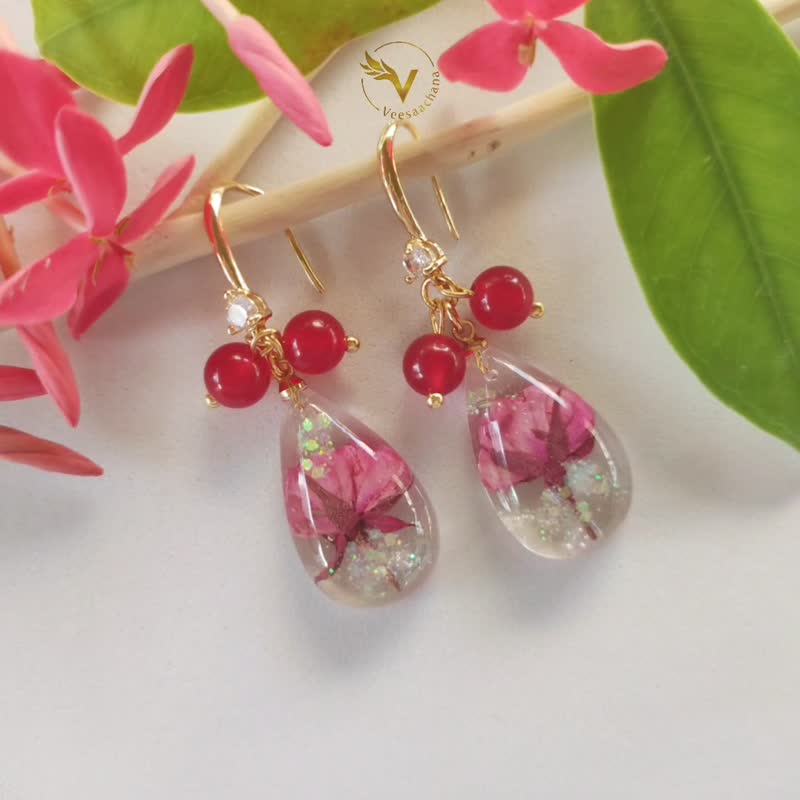 玫瑰和红宝石独一无二的手工耳环 - 耳环/耳夹 - 树脂 紫色