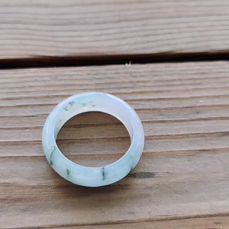 【亲翠】天然翡翠 冰冷冽冰川萤光水墨艺术草花手指镯16.5号戒圈 - 戒指 - 玉石 多色