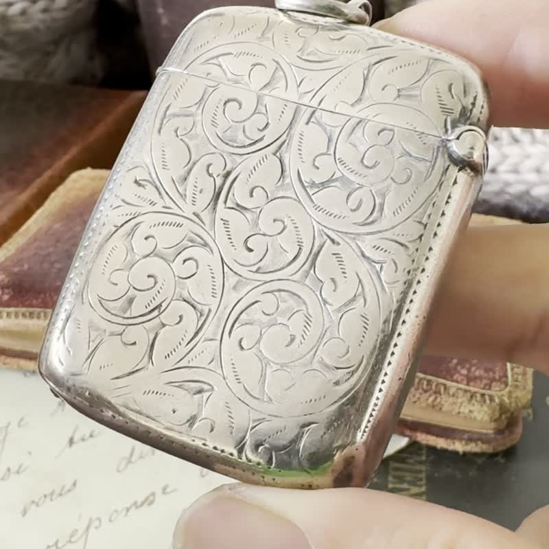 古董英国购入之百年纯银雕花火柴盒 925 Sterling W927 - 其他 - 其他金属 银色