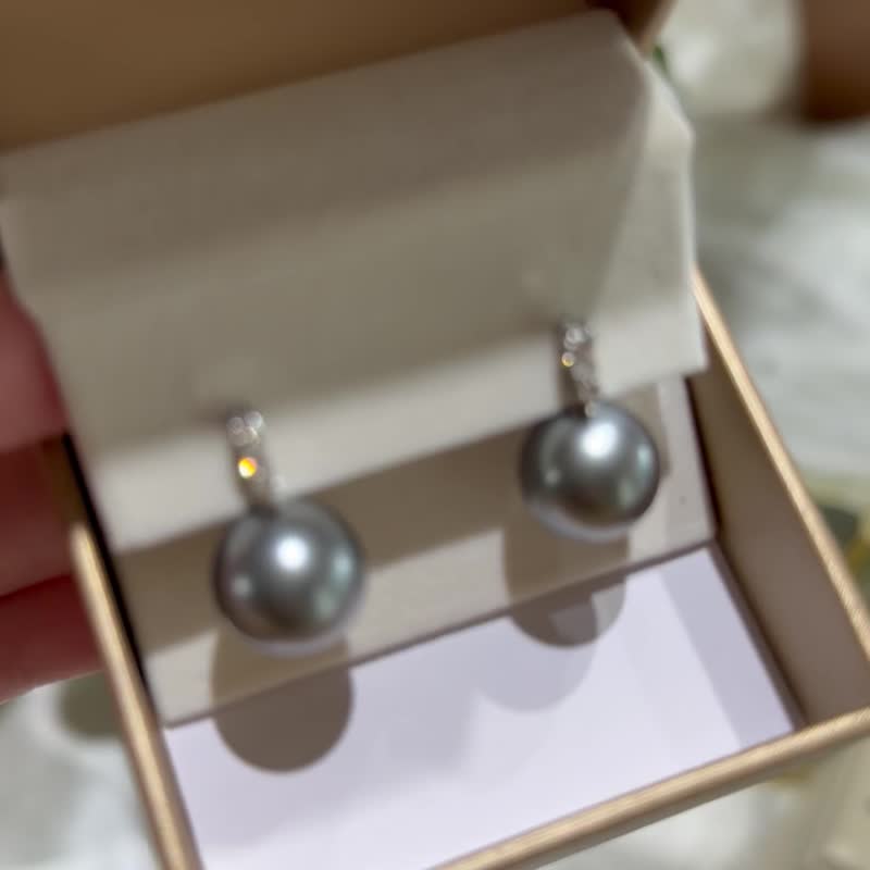 日本直送 12mm 铂金灰色大溪地珍珠耳环 耳坠 耳针 pt 铂金 钻石 - 耳环/耳夹 - 珍珠 灰色