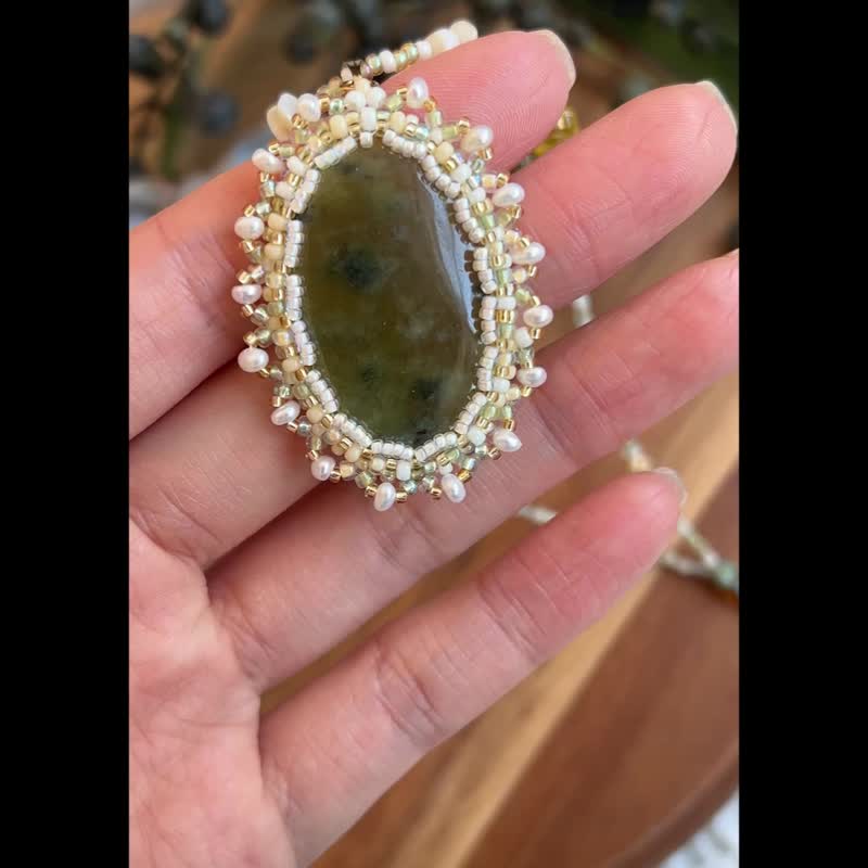 符山石 Vesuvianite 玻璃米珠x天然石 串珠吊坠 配锁骨链 - 锁骨链 - 水晶 绿色