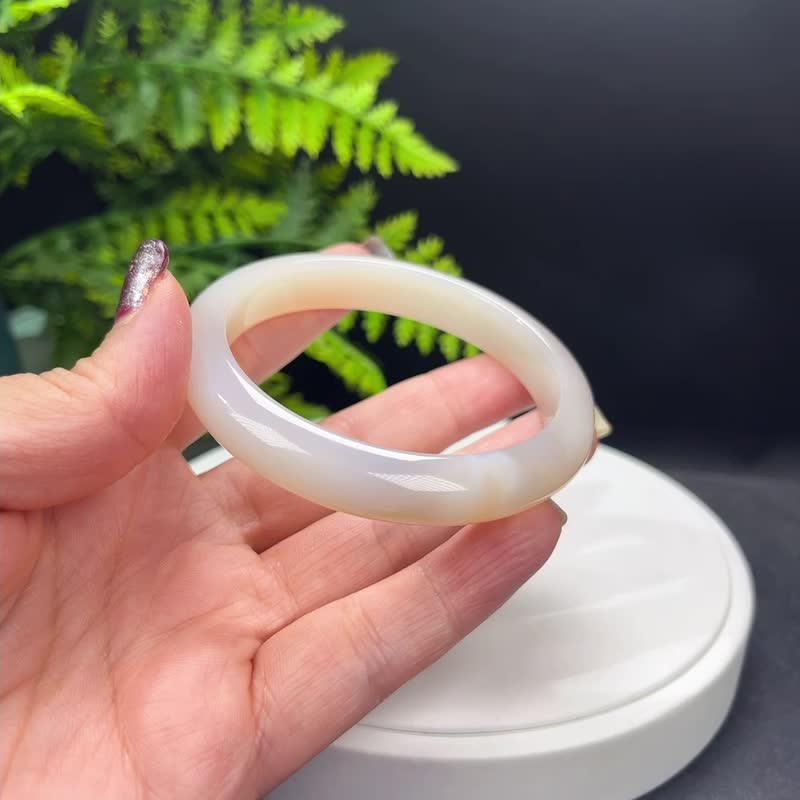 精品 溏心玛瑙手镯 59MM 白底透粉 玉髓手环 清新秀雅 亲和开朗 - 手链/手环 - 半宝石 