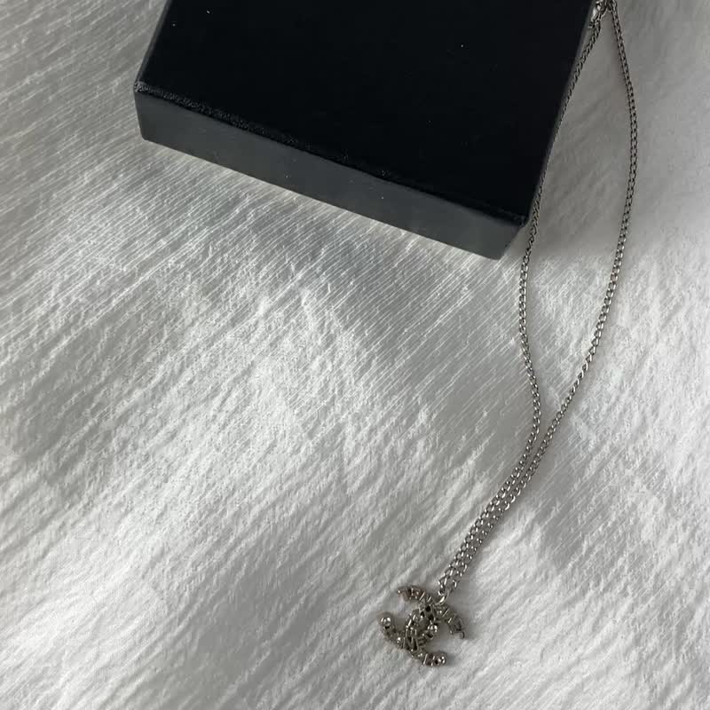 [日本直送，品牌二手包装] CHANEL 项链，银Coco 标志，水钻，复古，旧款 j5c3bm - 项链 - 其他材质 银色