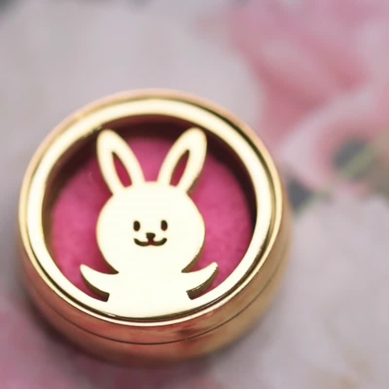 质感金属香氛口罩扣 - 黄金小兔子【现货】 - 香薰/精油/线香 - 不锈钢 金色