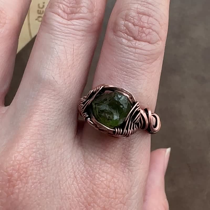 WW288 全手工编织 绕铜线 复古做旧 wire wrap 橄榄石原矿 戒指 - 戒指 - 铜/黄铜 咖啡色