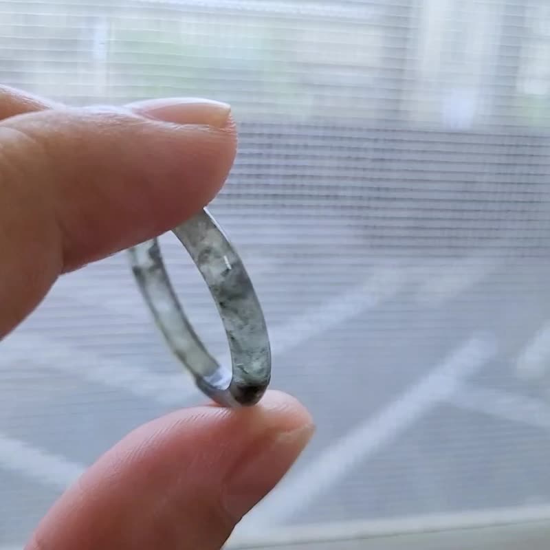 【亲翠】天然翡翠 高冰起刚透 ||一抹黑带绿|| 手指镯15号细戒圈 - 戒指 - 玉石 多色