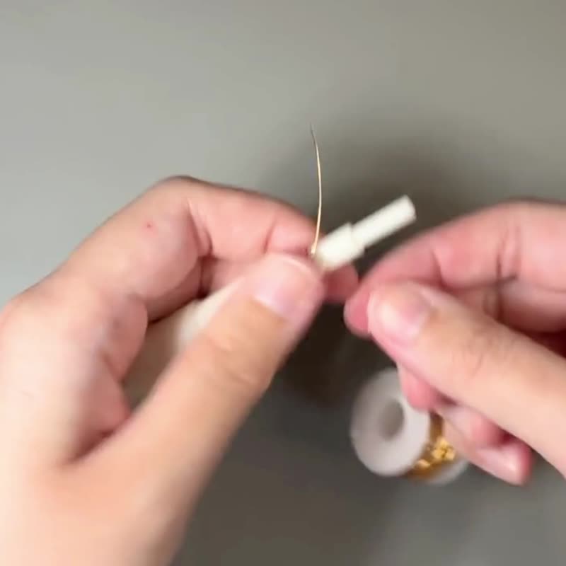 妖艳盛开的红色彼岸花与施华洛世奇水晶的耳针 / 耳夹 树脂・线材 曼珠沙华 - 耳环/耳夹 - 树脂 红色