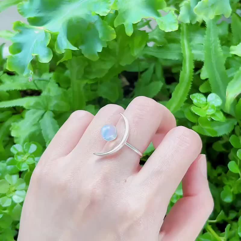 平静心灵 月亮纯银戒指 蓝月光石水晶 - 戒指 - 水晶 透明