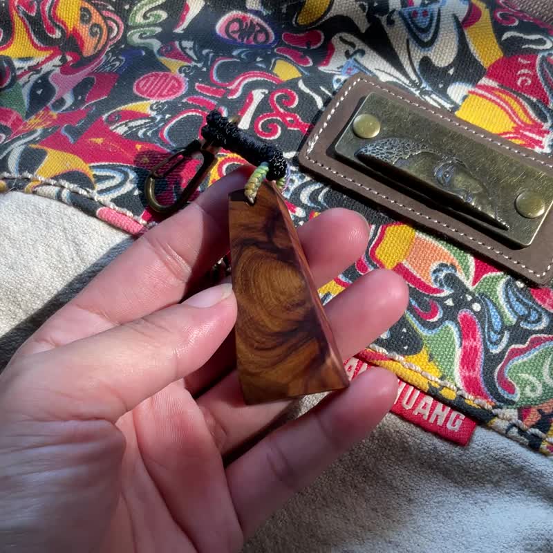 【温温的角】台湾肖楠吊饰 钥匙圈 背包挂饰 - 钥匙链/钥匙包 - 木头 多色