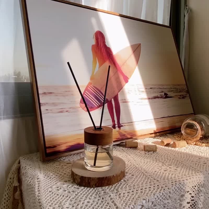 沙滩冲浪女孩- 沙滩冲浪摄影挂画/落日余晖民宿布置/人物写真画作 - 海报/装饰画/版画 - 其他材质 多色
